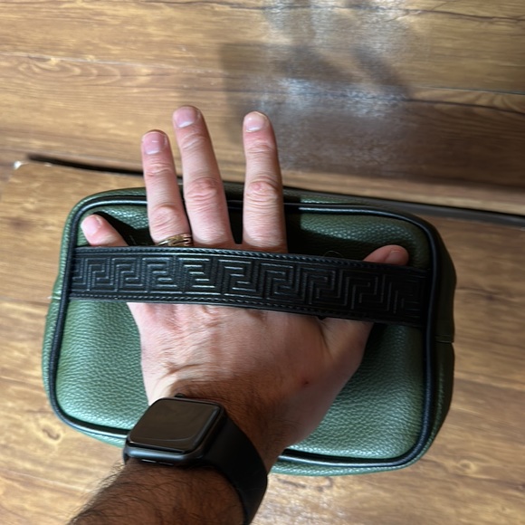 Versace Cosmetic bag and essential set Exclusively designed for Turkish Airlines - Picture 3 of 9